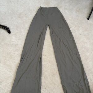 Amazon Wide-Leg High-Rise Pants in Olive